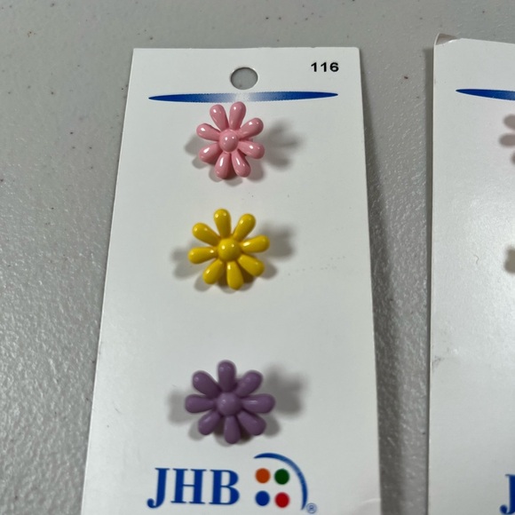 Vintage JHB buttons. Flower shaped. Pastel colors NEW - Picture 5 of 7